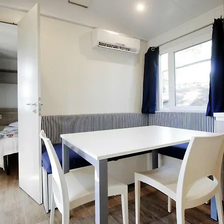 Caravan Park - Ila02101h-myb * Rome